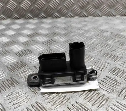 Glow plug pre-heat relay