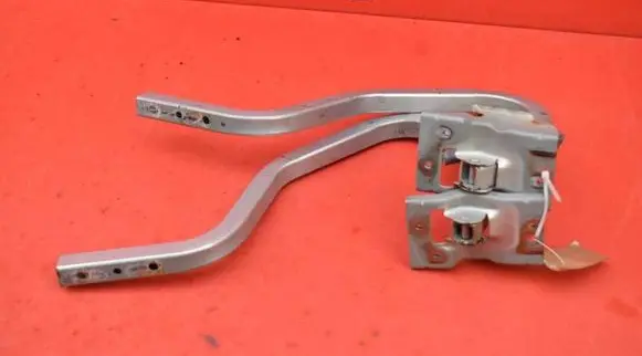 Nissan Maxima Tailgate/trunk/boot hinge