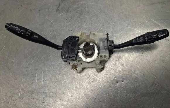 Mitsubishi Galant Wiper turn signal indicator stalk/switch 17B138