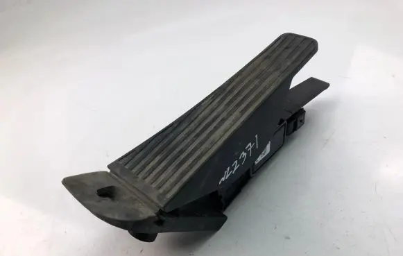 Volvo XC60 Accelerator throttle pedal 32269124