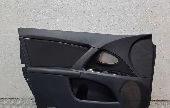 Toyota Avensis T270 Front door card panel trim 6762005670C3 6773805011 6762905040