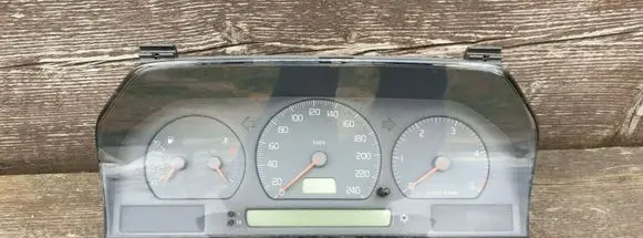 Volvo S70 V70 V70 XC Speedometer (instrument cluster) 9168386 69794700T