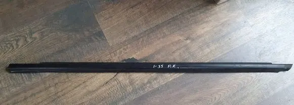 Hyundai ix35 Front door glass trim molding
