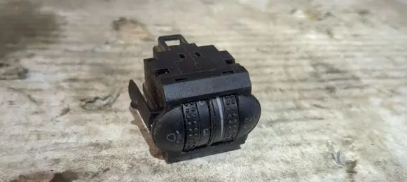 Volkswagen Polo II 86C 2F Headlight level height control switch 6H0941333