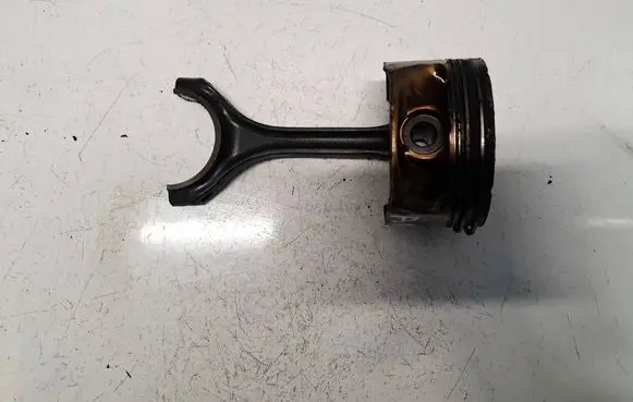 Mercedes-Benz E W212 Piston with connecting rod