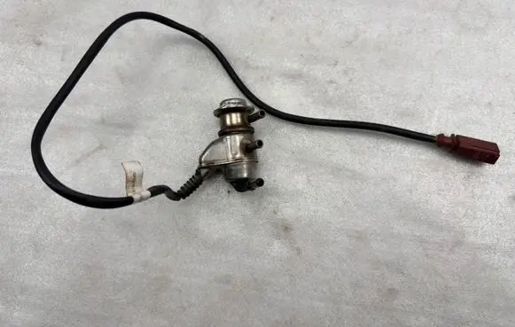 Ford Mustang VI AdBlue injector 04L131113S 04L131113