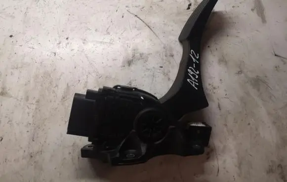 Volvo V70 Accelerator throttle pedal 6G929F836DD A19212