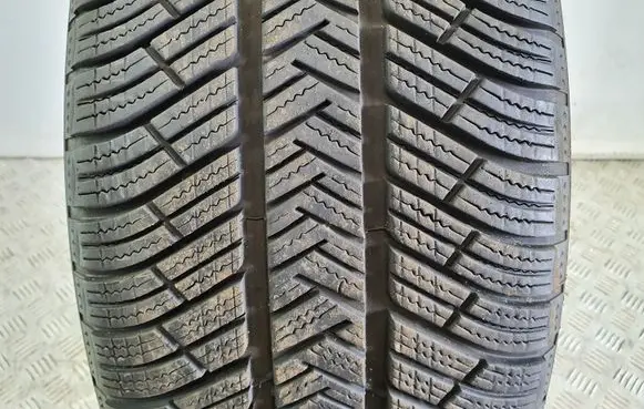 Toyota RAV 4 (XA40) R20 winter tire 25540R20