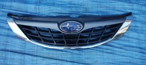 Subaru Impreza I Front grill