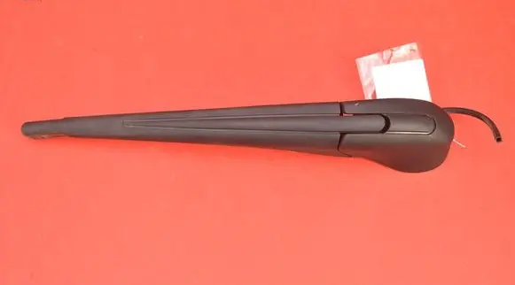 Rear wiper blade arm