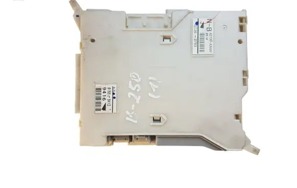 Lexus IS 220D-250-350 Fuse module 8273053020 51260783 01555H13