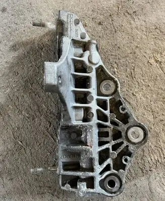 Jeep Grand Cherokee EGR valve cooler bracket 90513247G 90513247
