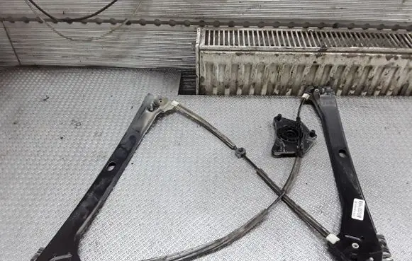Volkswagen PASSAT B7 USA Front window lifting mechanism without motor 561837462A