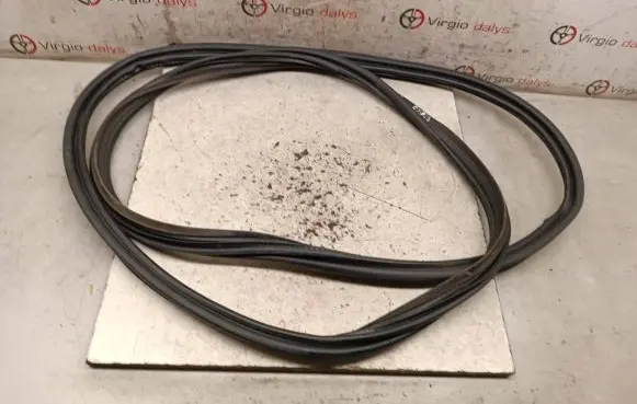Toyota Yaris Trunk rubber seal (body) 