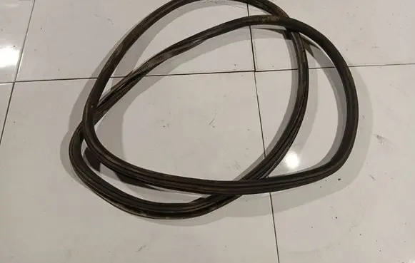Skoda Octavia Mk2 (1Z) Rubber seal front coupe door