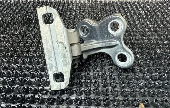 Volvo V60 Front door upper hinge 31299543