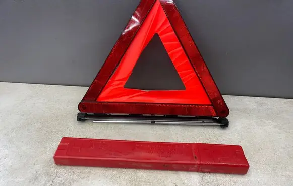 Audi A3 S3 8L Emergency warning sign 8D9860251B