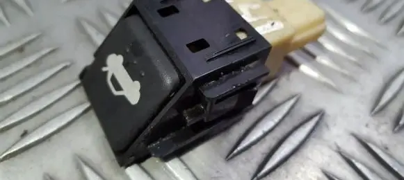 Tailgate opening switch