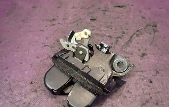 Audi A4 S4 B6 8E 8H Tailgate/trunk/boot lock/catch/latch 