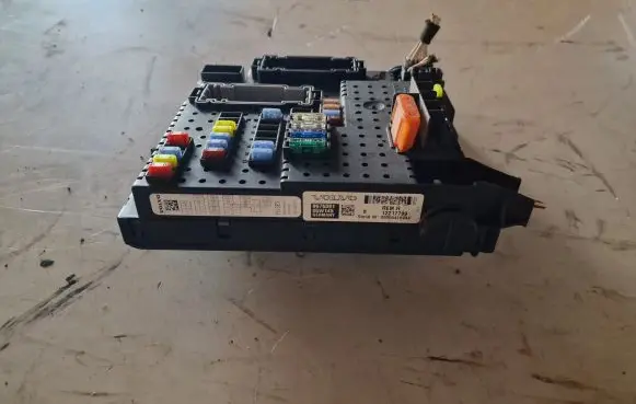 Volvo XC90 Fuse module 8676391