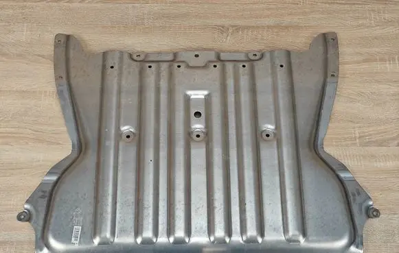 BMW 5 G30 G31 G38 Engine splash shield/under tray 6883283