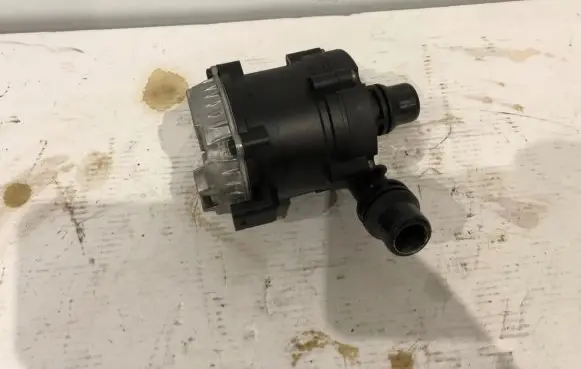 BMW M5 F90 Electric auxiliary coolant/water pump 8638237
