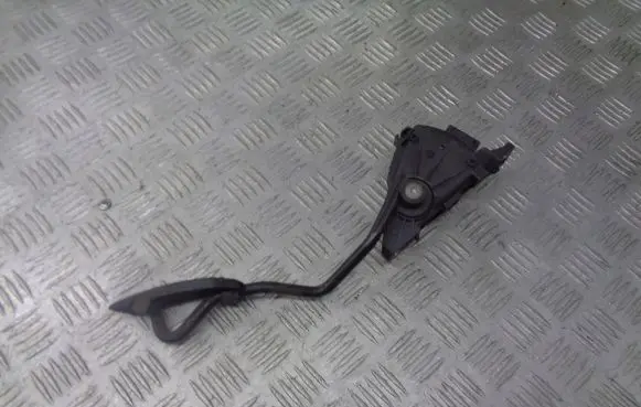 Nissan Primera Accelerator throttle pedal 18002-AU410