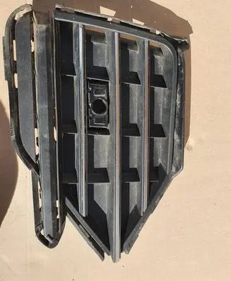 Volkswagen Touareg III Front bumper lower grill 760854662