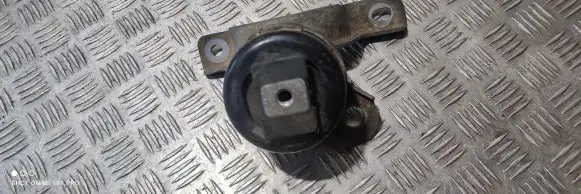 Volvo XC60 Engine mount bracket 30671245
