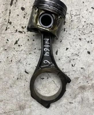 Nissan Navara D40 Piston with connecting rod 120060003R