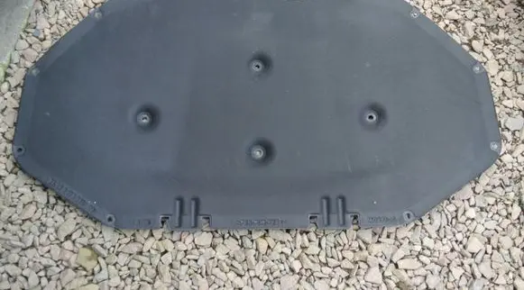 Engine bonnet/hood sound/heat insulation