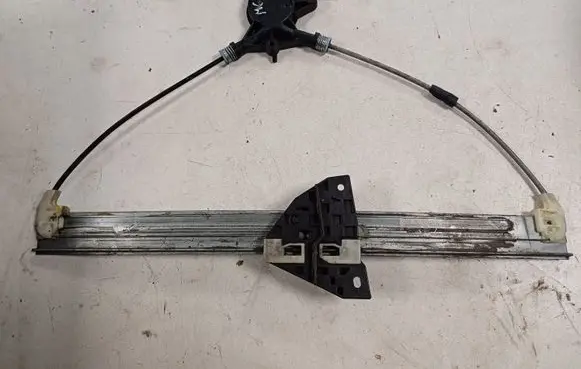 Mazda 6 Front window lifting mechanism without motor