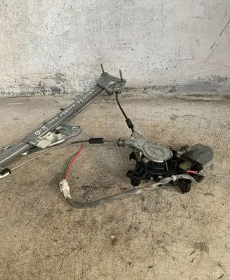 Lexus ES 250 - 300 - 330 Rear door window regulator with motor