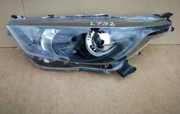 Toyota Yaris XP210 Headlight/headlamp