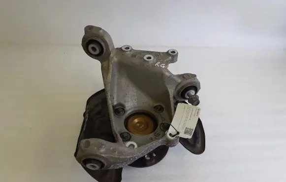 Rear wheel hub spindle/knuckle