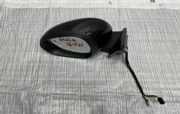 Alfa Romeo Giulia Front door electric wing mirror