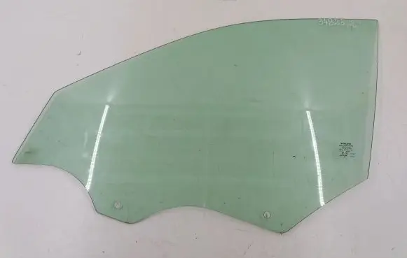 Volvo XC90 Front door window glass four-door E243R001106