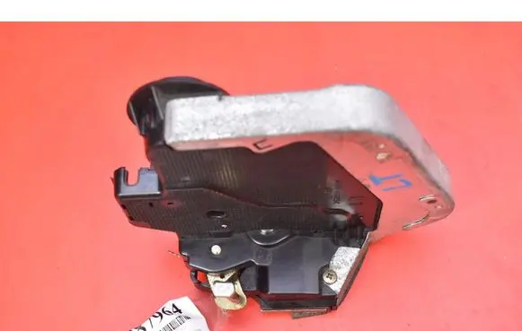 Toyota Avensis Verso Rear door lock 