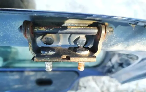 Ford Fiesta Tailgate/trunk/boot hinge
