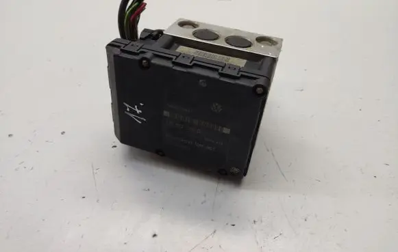 Volkswagen Golf IV ABS Pump 1J0907379G 1J0614117C