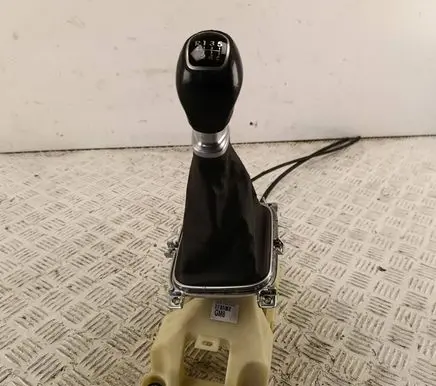 KIA Sorento Gear shifter/selector 437002P820