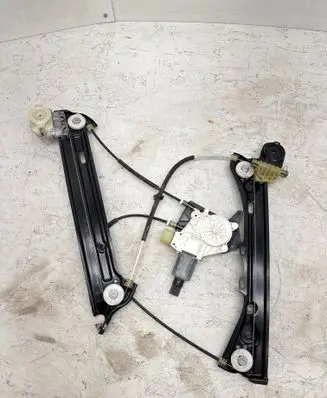 BMW 4 F36 Gran coupe Front door window regulator with motor 7326328