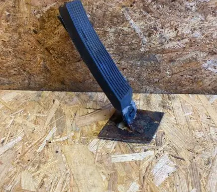Mercedes-Benz S W126 Accelerator throttle pedal 1233010082
