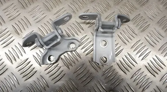 Toyota Yaris XP210 Rear door hinge set 687600H010 687800H010