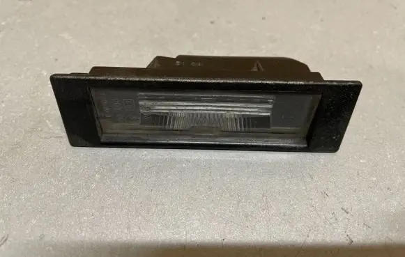 BMW 1 E82 E88 Number plate light 7165735