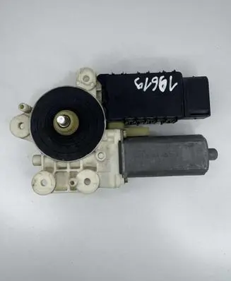 Mercedes-Benz A W168 Front door window regulator motor 0130822023 990591101