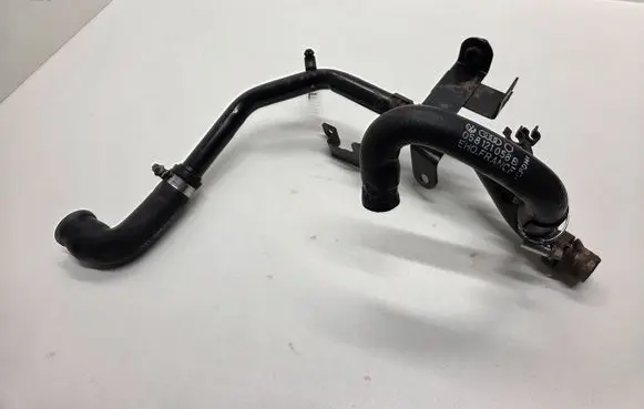 Audi A4 S4 B5 8D Engine coolant pipe/hose 028121065AC 058121058B