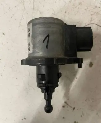 Lexus RX 330 - 350 - 400H Headlight level adjustment motor 8566148030 3740077894 8651000620