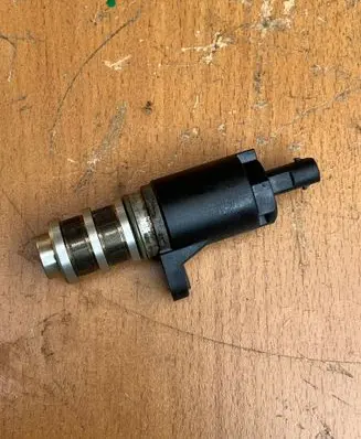 BMW X1 E84 Camshaft vanos timing valve 7622768 11417622768