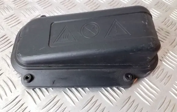 BMW 5 F10 F11 Fuse box cover 7555189